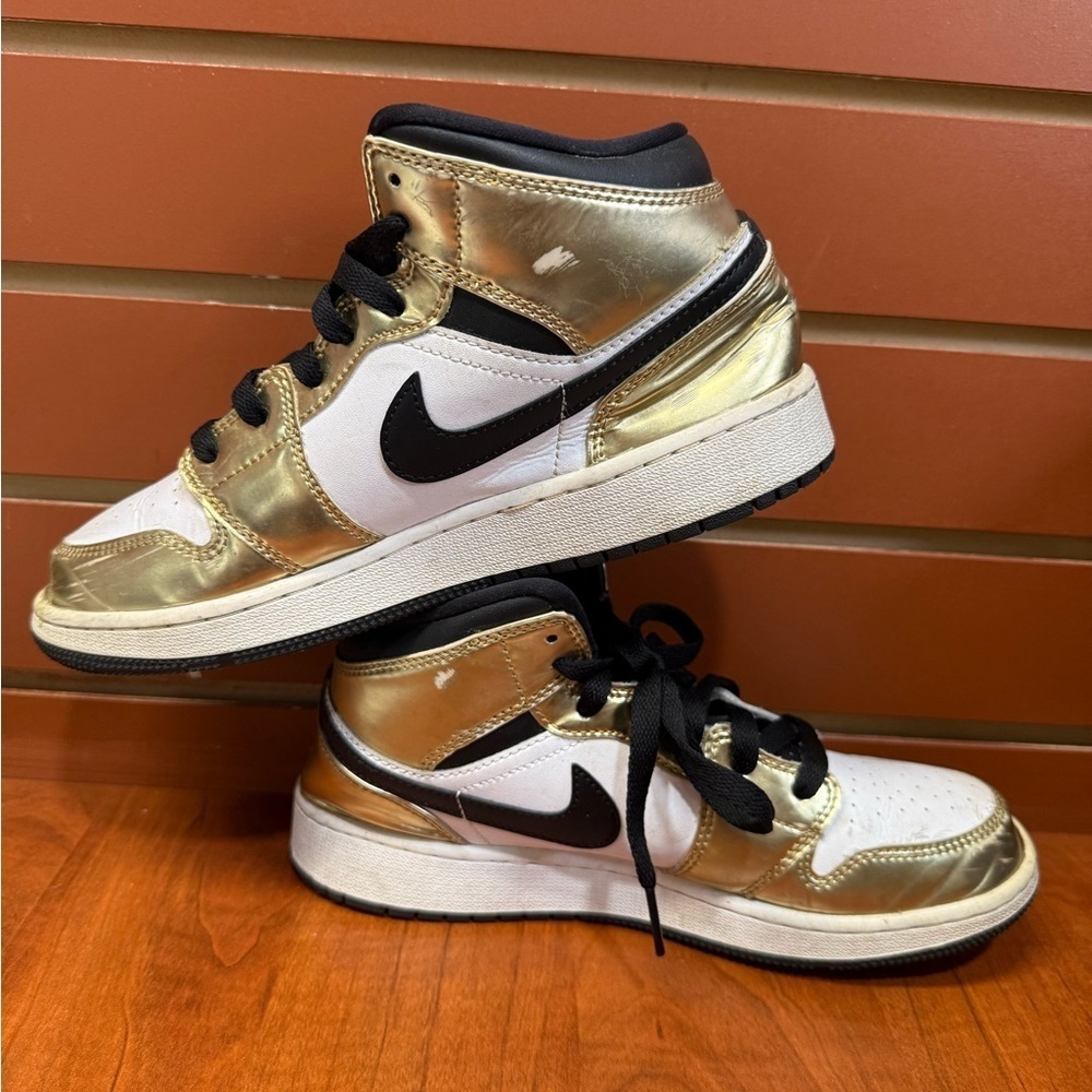 Jordan DC1420-700 Sneakers - Picture 2 of 15